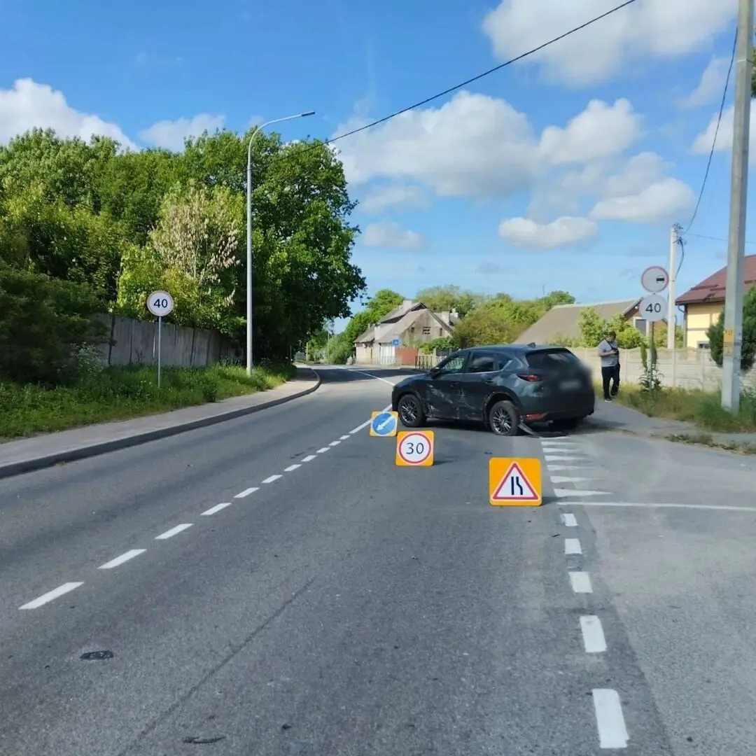 Утром на участке между Калининградом и Мамоново Škoda выехала на встречную полосу и столкнулась с Mazda. Водитель Škoda получил травмы, обстоятельства ДТП уточняют инспекторы.
