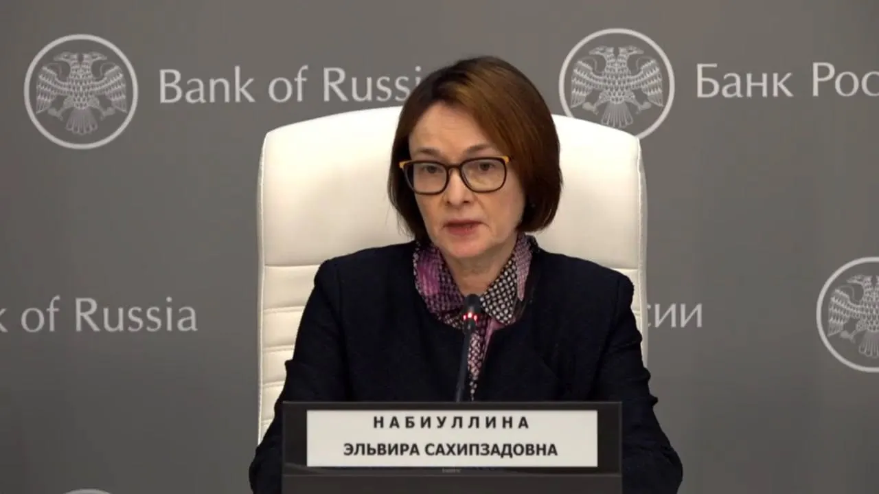 Глава Центробанка провела пресс‑конференцию вместе с зампредом Алексеем Заботкиным, объяснила долгое отсутствие потерей голоса и сообщила о снижении ключевой ставки до 14,25% годовых.