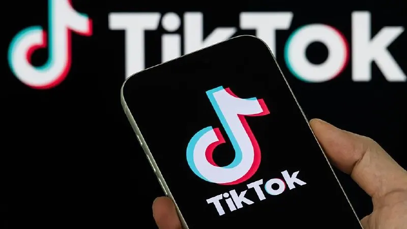 Регулятор оштрафовал платформу на 3 млн руб. за то, что она не удалила два видеоролика, которые в РФ посчитали «пропагандой нетрадиционных сексуальных отношений». Ранее Верховный Суд признал связанное с ЛГБТ движение экстремистским.