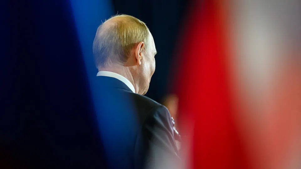 Публикация «открытого» рейтинга доверия президента, где респонденты сами называли доверенных политиков, приостановлена. Последний такой показатель в начале апреля составил 29,5%; рейтинг одобрения деятельности главы государства в конце мая — 66,6%.