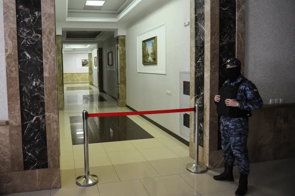 Адвокаты, работающие по политическим делам, рассказывают о мерах давления, тактиках защиты и том, как важна поддержка заключённых и их семей.