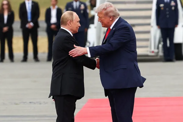 Президент заявил о готовности вернуться к договорённостям, достигнутым в Стамбуле весной 2022 года, которые предполагали отказ Украины от вступления в НАТО и ограничения её армии в обмен на гарантии безопасности.
