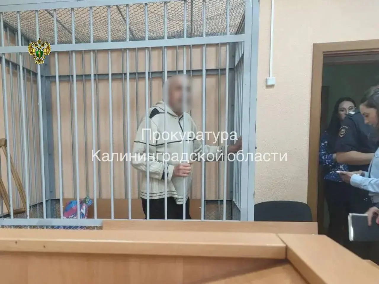 Суд в Калининграде признал 51‑летнего мужчину виновным в публичных призывах финансировать вооружённые силы иностранного государства; ему назначили три года лишения свободы и запрет на публикации в интернете.