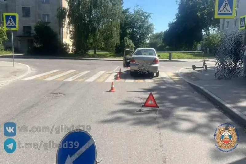 ДТП произошло 23 июня на Судостроительном переулке: автомобиль наехал на электросамокат, пострадала 18‑летняя пассажирка.