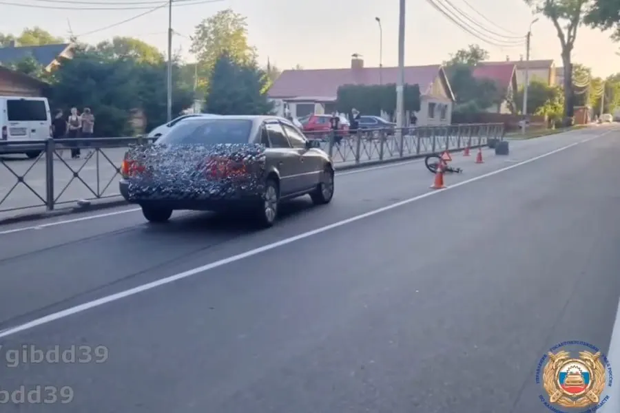 26 июня в поселке Низовье под Гурьевском автомобиль наехал на семилетнего ребёнка, пересекавшего нерегулируемый пешеходный переход; пострадавший госпитализирован, проводится проверка.