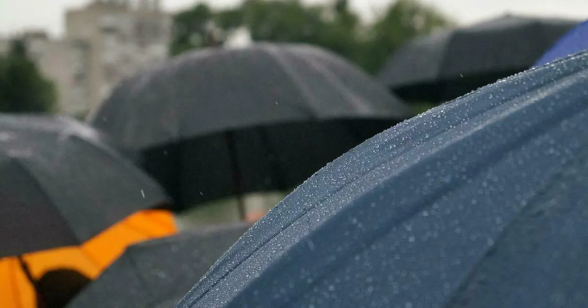 Утром +15…+17 °C и локальные кратковременные дожди, днём до +17…+19 °C. Северо‑западный ветер с порывами до 10–12 м/с, давление поднимется до 762 мм рт. ст.