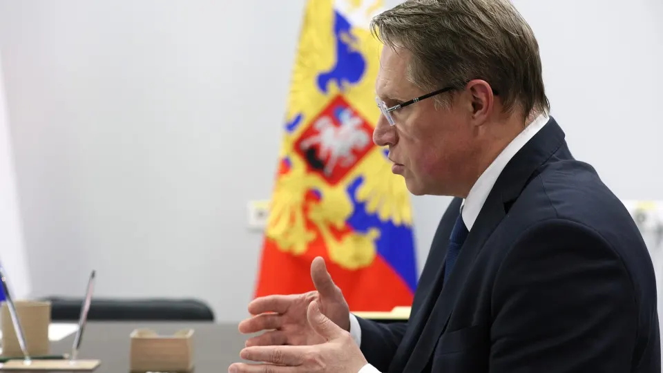 Минздрав сообщил, что около 80% ординаторов пройдут обучение по целевым договорам; с 2020 года приём на медспециальности заметно вырос. Принят закон об обязательной отработке выпускников медвузов до трёх лет.