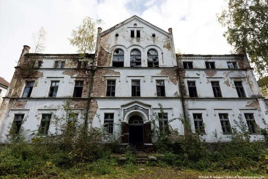 С 12 июня комплекс бывшей психиатрической больницы в Знаменске получит статус выявленного объекта культурного наследия. Владельцам запретят новые капитальные постройки и ряд работ, но появится возможность льготного кредитования.