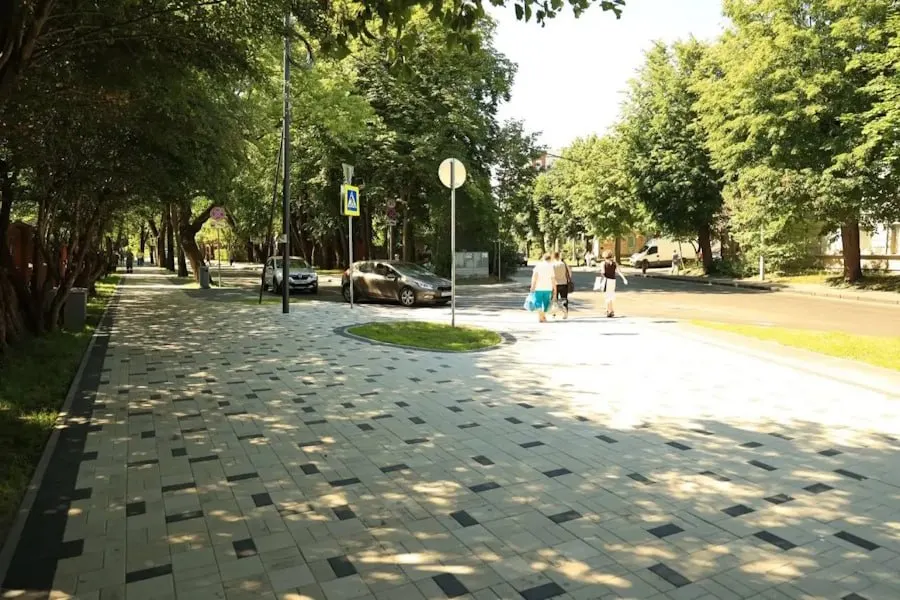В Калининграде отремонтировали проезжую часть, тротуары, велодорожку и уличное освещение на улице Летней — на работы потрачено 76 млн рублей, сообщили в администрации города.