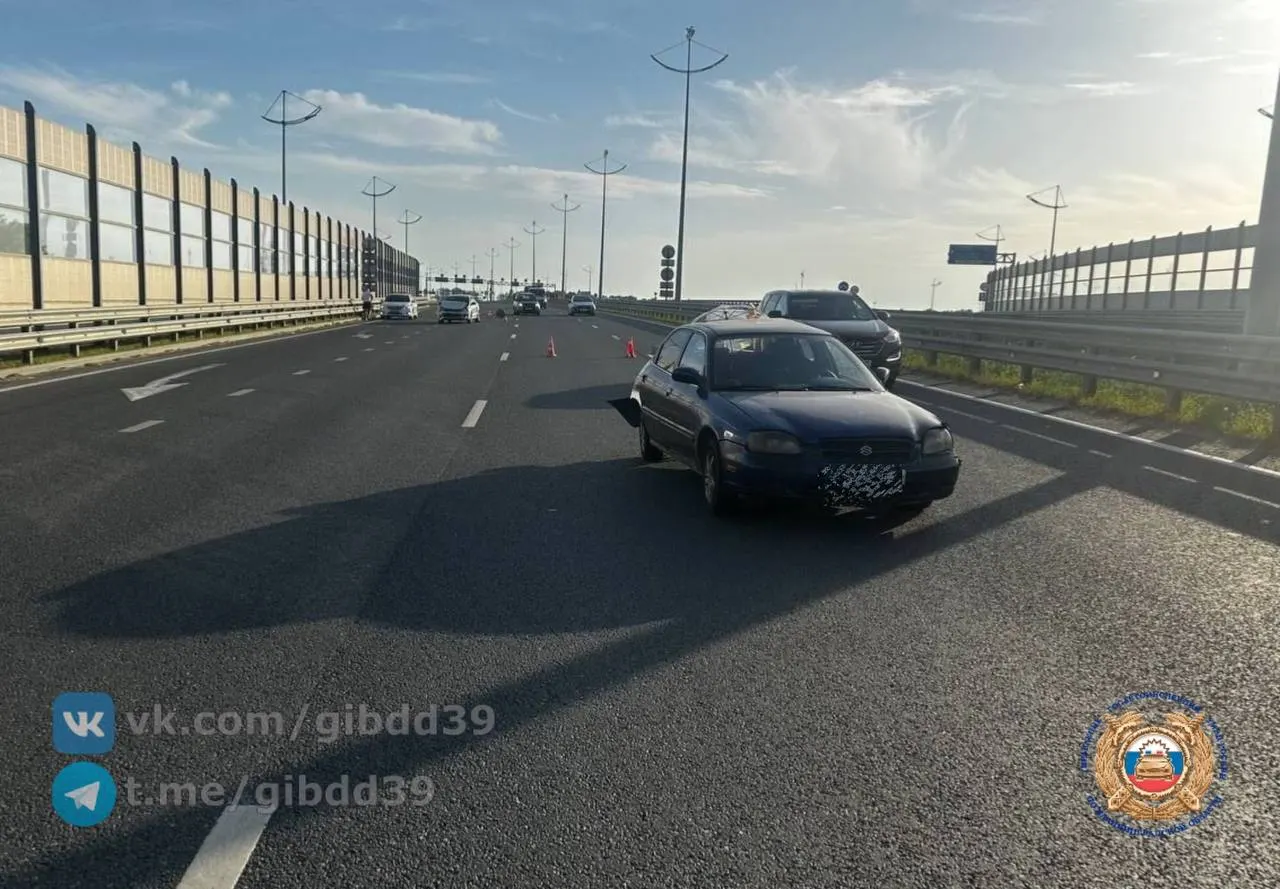 Столкновение Volkswagen и Suzuki вечером на окружной: пострадали пассажир и водитель, обстоятельства выясняют инспекторы.