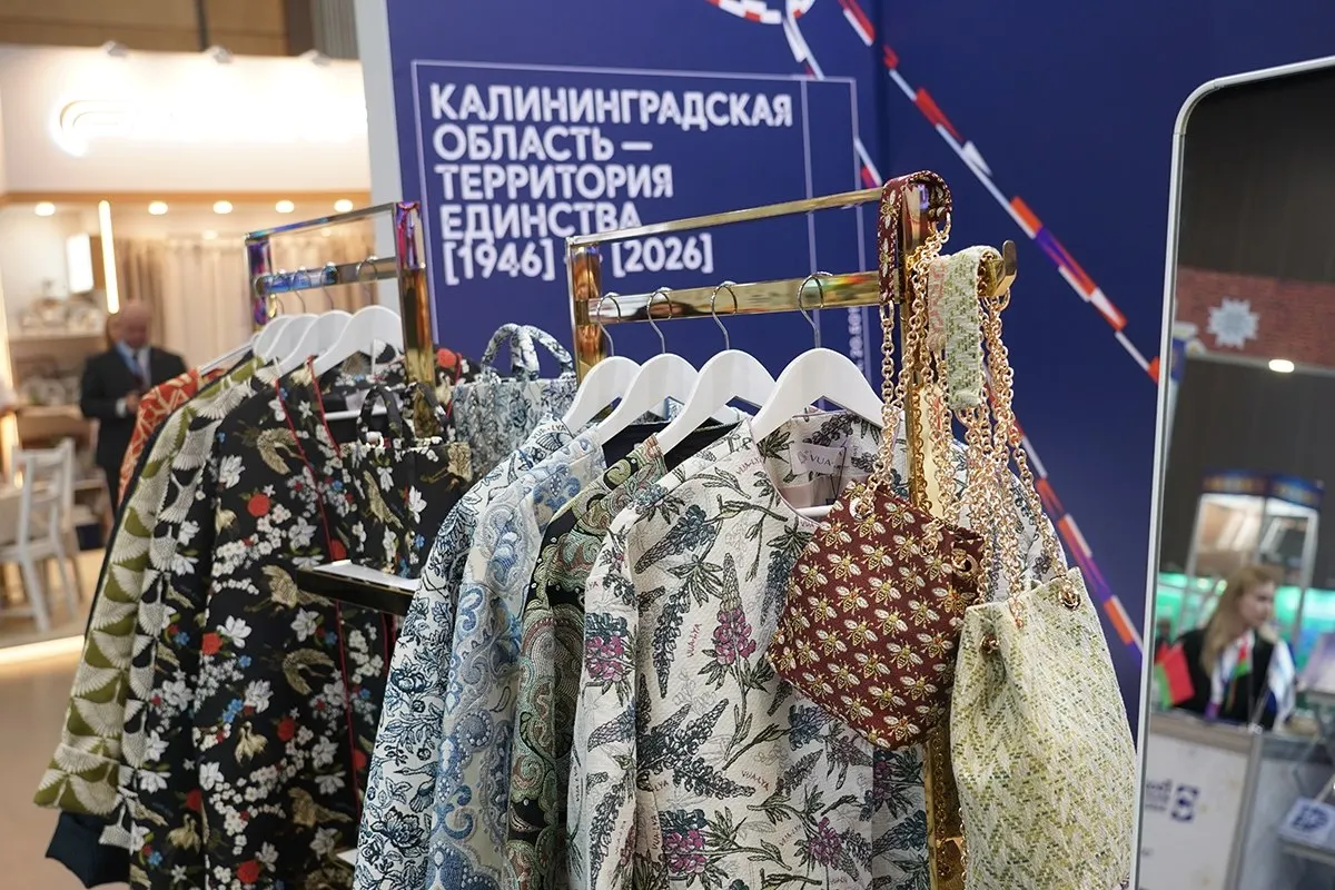 На XIII форуме регионов Беларуси и России калининградские компании показали продукты питания, косметику, украшения и другие изделия на коллективном стенде региона.
