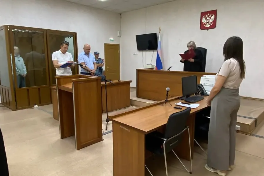 Суд назначил 5 лет 6 месяцев в исправительной колонии за участие в мошеннической схеме, в результате которой пенсионеры потеряли более 3 млн рублей; приговор не вступил в законную силу.