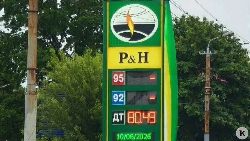 Во всех автозаправках Калининграда за последний месяц увеличились розничные цены на АИ‑92, АИ‑95 и дизель. На некоторых пунктах наблюдаются перебои с наличием топлива.