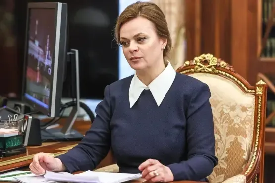 Президент подписал указ о назначении Анны Цивилевой в президиум Совета. По сведениям расследований, она имеет родственные связи с главой государства; ранее фонд «Защитники Отечества» расширил круг получателей помощи.
