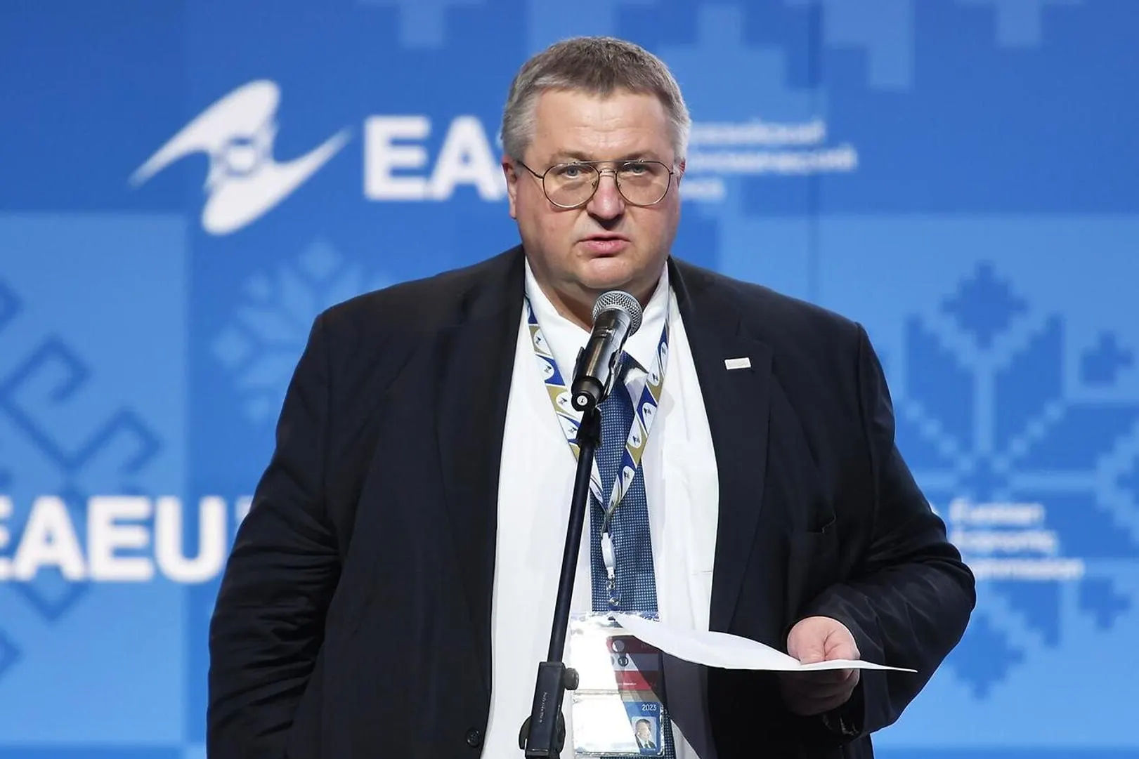 Вице‑премьер Алексей Оверчук заявил, что до декабря будет проанализирован механизм приостановки членства Армении в Евразийском экономическом союзе. Решения зависят от итогов парламентских выборов в Ереване и от курса Армении в отношении ЕС; при этом в действующем договоре нет процедуры приостановки или исключения членов.