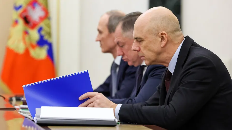 Индекс RGBI обновил минимум, а доходности длинных государственных облигаций поднялись до 15,5% годовых на фоне наращивания расходов и опасений по инфляции и монетарной политики.