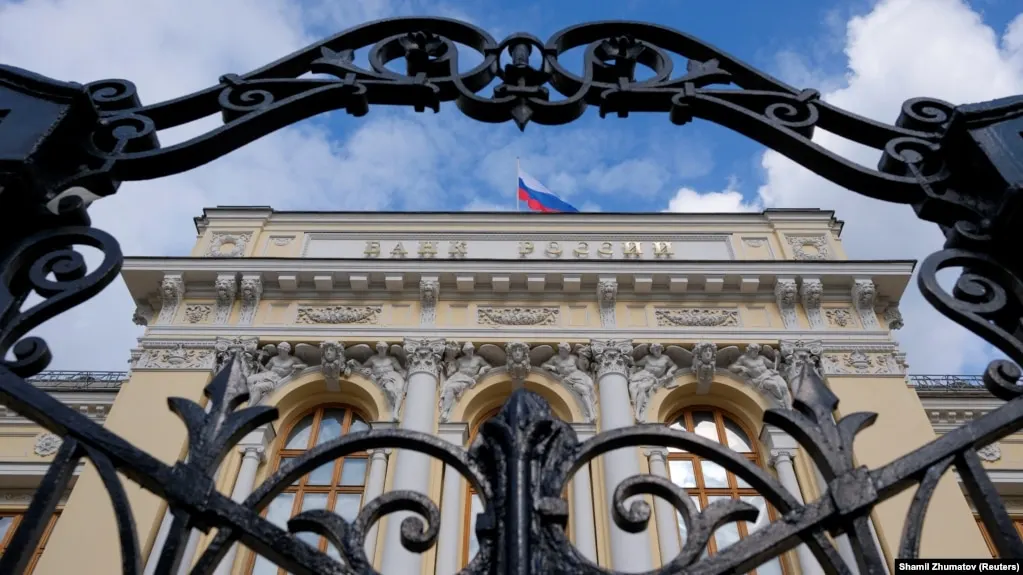 Банк России снизил прогноз роста ВВП на 2026 год до 0–1% и повысил прогноз инфляции до 6–7%. Центробанк также пересмотрел оценки дефицита бюджета, средней цены нефти и внешнеэкономических показателей.