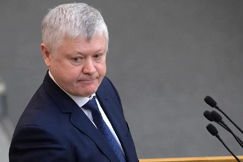 Председатель комитета по безопасности сообщил, что свыше 360 зарубежных структур признаны «враждебными» и выдворены, более 60 — по материалам комиссии. Депутат также назвал принятые 46 законов инструментом защиты суверенитета.