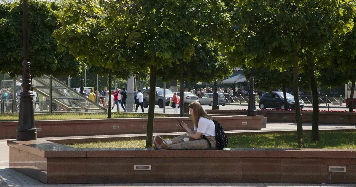К середине и к концу недели в регионе ожидается потепление до +24–28 °C, временами возможны локальные дожди и грозы; температура воды в Балтийском море поднимется до +19–20 °C.