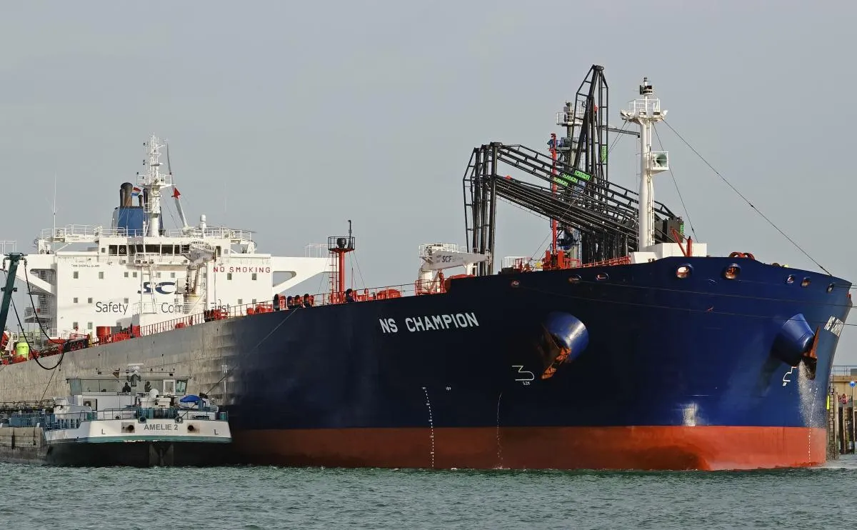 В рамках нового пакета санкций страны ЕС получат право реализовывать нефть и другие товары, изъятые с танкеров, которые, по мнению Брюсселя, обходят ограничение цен. Москва назвала эти действия пиратством и пригрозила ответом.
