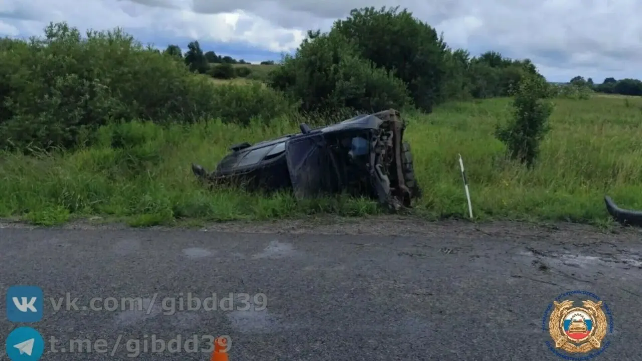 ДТП на трассе Тишино — Багратионовск: пассажирку увезли в больницу, обстоятельства происшествия выясняют сотрудники ГИБДД.