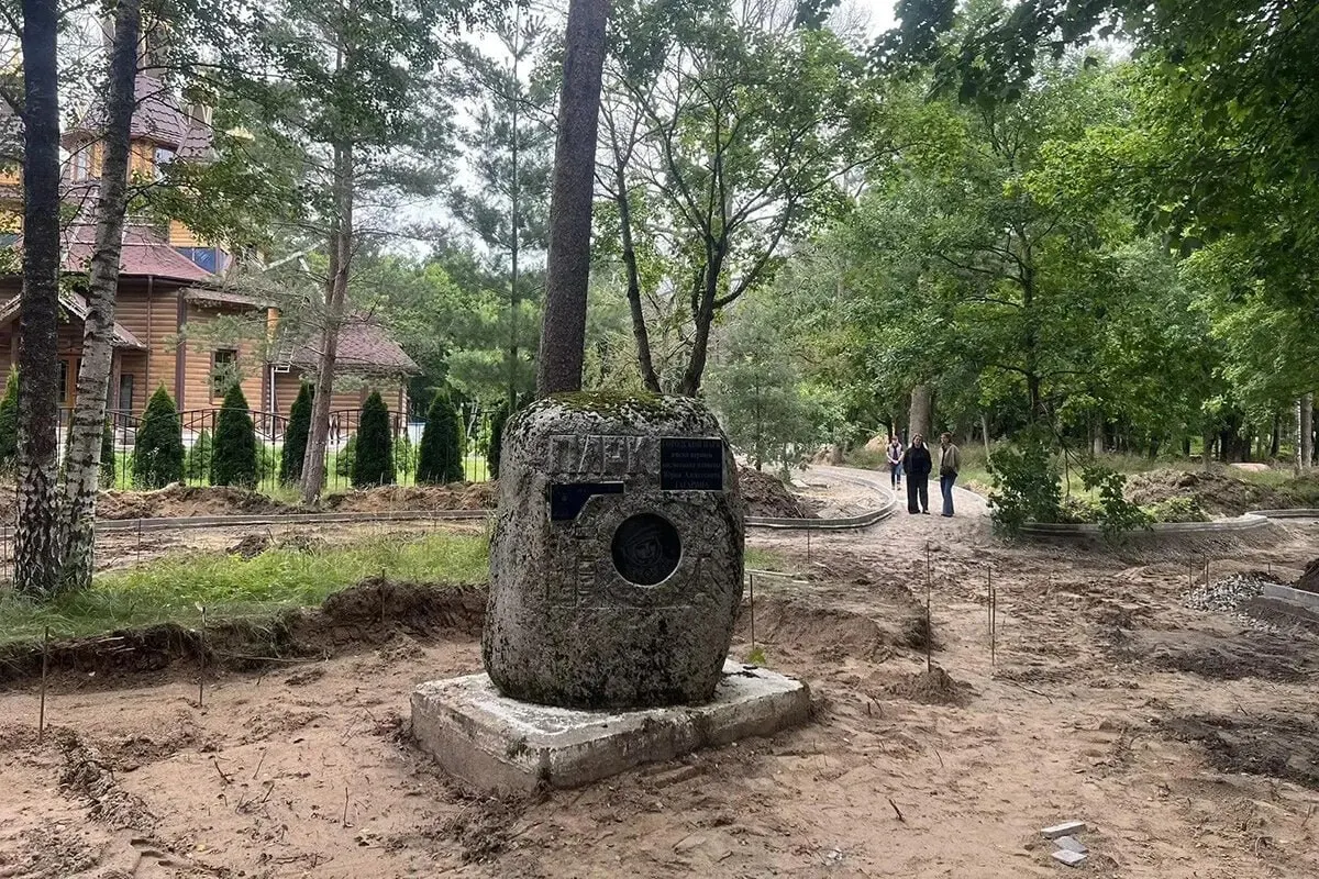 В нескольких райцентрах региона готовят новые парки, скверы и пешеходно-велосипедные маршруты: меняют покрытия, прокладывают инженерные сети, устанавливают освещение и места для отдыха.