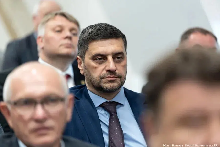 Аркадий Данилов заявил, что в ближайшее время не планируется капитальный ремонт улиц Суворова, Липовой и Беломорской; на Липовой частично уложен тротуар, проект на продолжение работ готовится.