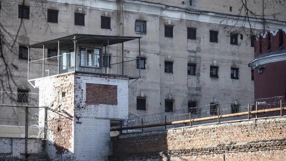 В Госдуму внесён пакет законопроектов, исключающий ряд статей УК из перечня ограничений при заключении контрактов с Минобороны. Ограничения сохранятся для террористических и ряда особо тяжких преступлений.