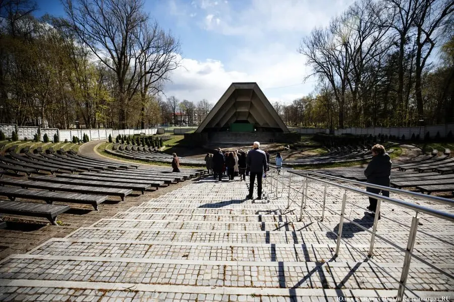 Работы по восстановлению Зеленого театра, начатые в 2020 году, продолжатся — на подготовку новых проектов и реализацию защитных конструкций потребуется дополнительное время, сообщил глава администрации Советского округа Аркадий Данилов.