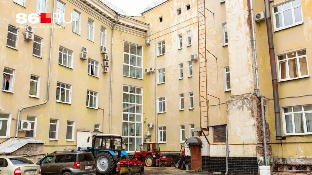 Госдума пояснила, что переустройство придомовой территории под парковку решается на общем собрании собственников жилья.