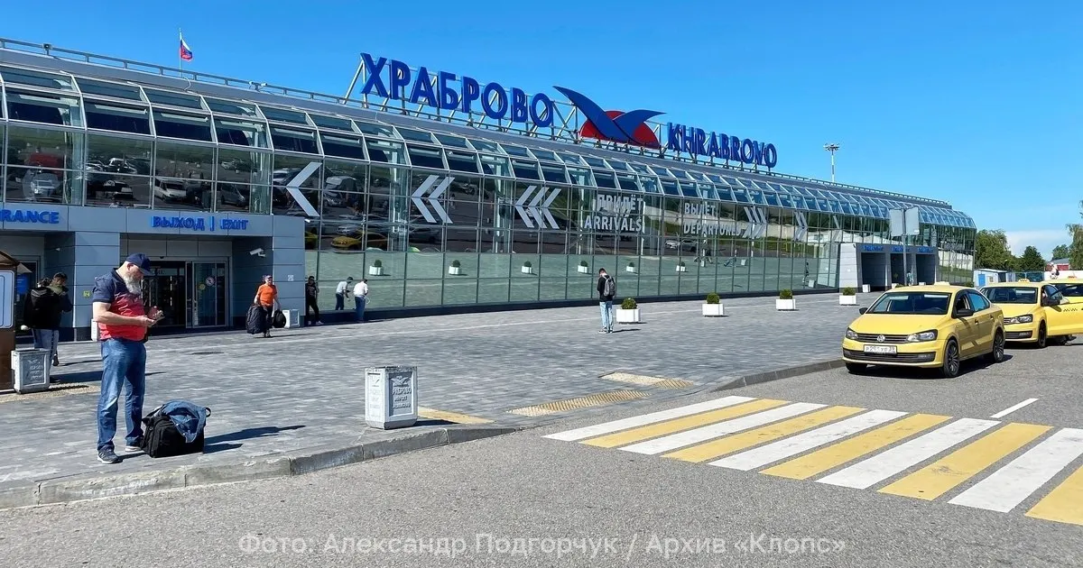 Временные ограничения воздушного пространства в ряде районов Ленинградской области привели к корректировкам расписания: 21 рейс на прилёт и 17 — на отправление. Об ограничениях сообщила Росавиация.