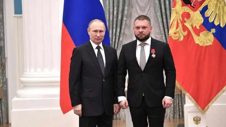 В декларации одного из лидеров федерального списка «ЕР» указаны активы в американских компаниях и зарубежные инвестиционные паи; в партии заявляют, что иностранные финансовые инструменты были отчуждены до подачи документов.
