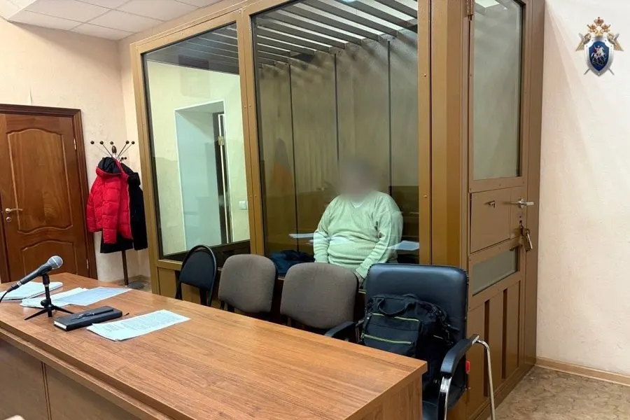 Завершено расследование уголовного дела в отношении 48‑летнего жителя Калининграда, обвиняемого в убийстве трех женщин в мае 1999 года; обвиняемый признал вину, дело направлено в суд.