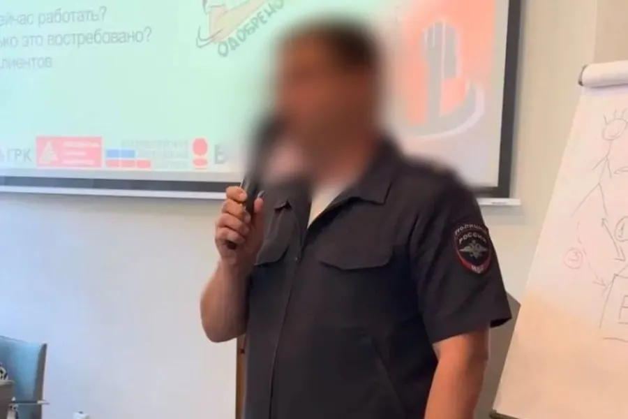 Подполковник полиции обвиняется в получении взяток от продавцов без лицензии в историческом районе «остров Канта». Следствие оценивает сумму взяток более одного миллиона рублей.