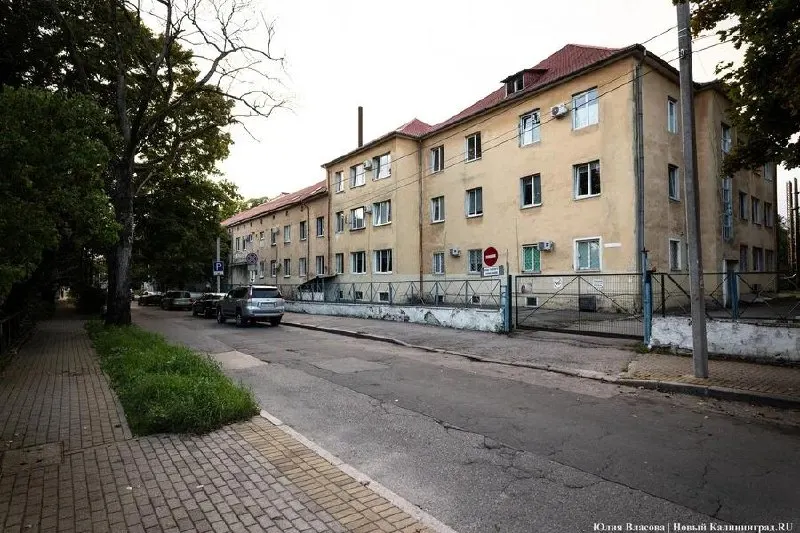 Городская больница №2 объявила тендер на обследование подвалов и цокольных этажей для возможного приспособления под укрытия гражданской обороны. Работы должны быть выполнены до конца года.