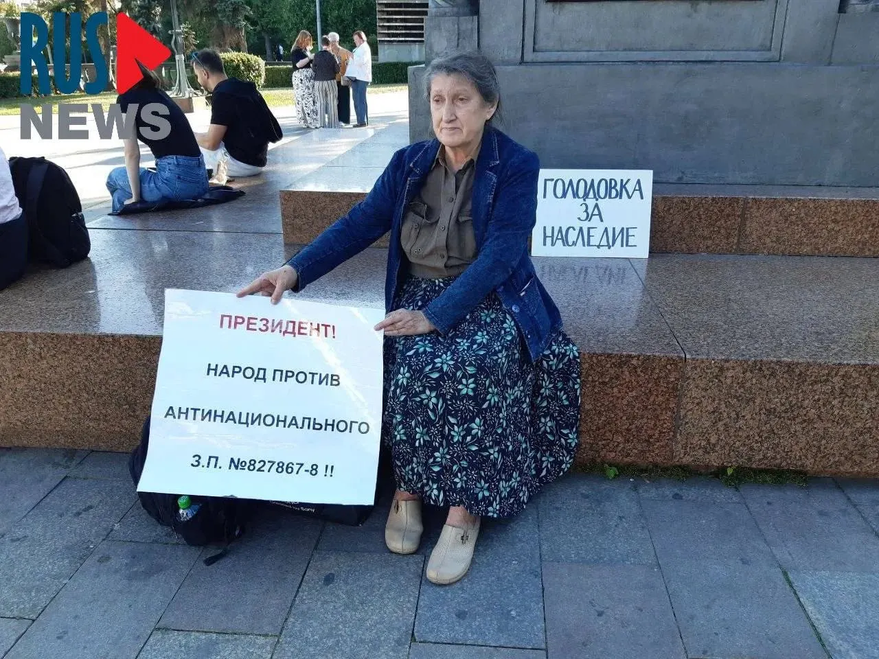 Председатель новосибирского отделения ВООПИК объявила голодовку в Москве в знак протеста против поправок, упрощающих лишение охранного статуса памятников; активистку доставили в полицию, затем — в психиатрическую больницу.