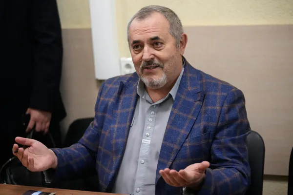 Перед выборами в Госдуму не менее 21 политика получили протоколы о демонстрации экстремистской или нацистской символики, что лишает их права выдвигаться; в большинстве случаев назначались минимальные штрафы.