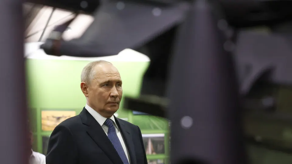 На форуме «Все для победы» президент заявил, что через Общероссийский народный фронт добровольно перечислено около 70 млрд рублей на цели специальной военной операции. Это заявление прозвучало на фоне рекордного роста военных расходов и обсуждений дальнейшего увеличения бюджета на оборону.