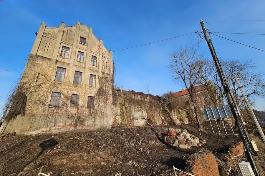Во флигеле Георгенбург под Черняховском завершают наружные работы — подрядчик вскоре приступит к внутренней отделке, а открытие музея намечено на конец этого или начало следующего года.