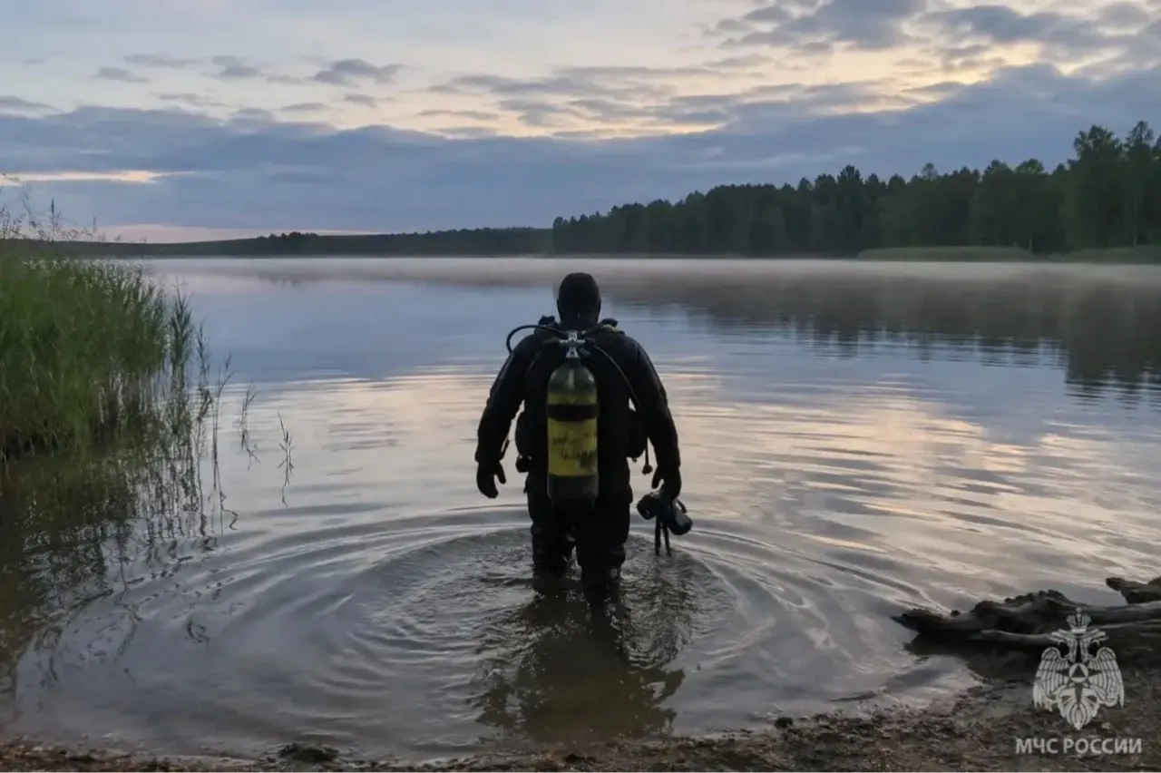 14 июля утром в районе посёлка Лагерное спасатели извлекли из озера тело подростка; полиция проводит проверку, родственникам оказывает помощь психолог.
