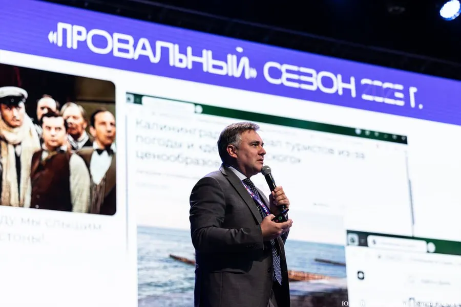 Отельеры на востоке Калининградской области отмечают снижение бронирований из‑за «бензиновой проблемы», министр культуры и туризма заявляет, что не получал сигналов о такой масштабной ситуации и связывает её скорее с индивидуальными автопутешественниками.