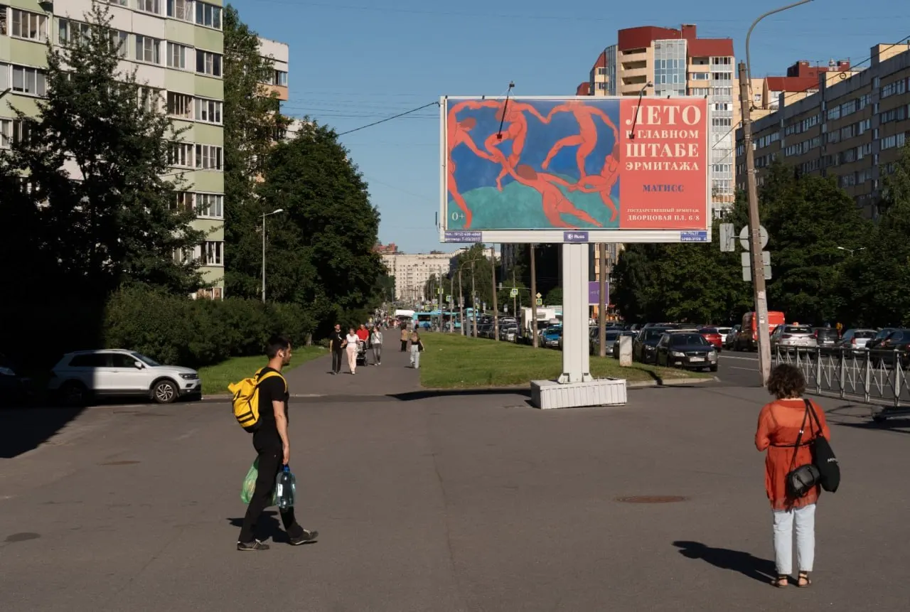 В Тосненском районе задержали 12-летнего подозреваемого, в Петербурге похищены 6,8 млн руб., Ладожский мост перекрывают на ночь; политик Борис Надеждин отказался сдавать подписи на выборы, а под Харьковом вновь есть жертвы.