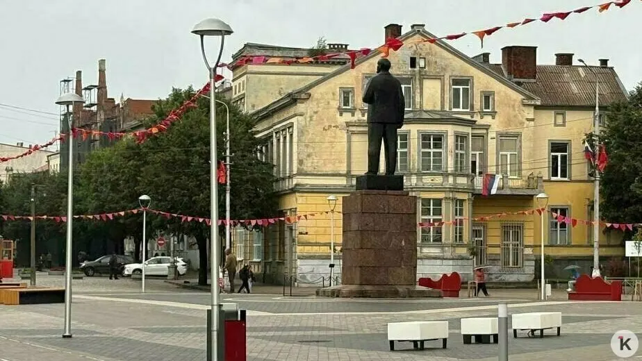 Скамейки, сцена, павильон туристско‑информационного центра и детская площадка готовы на 95%. Стоимость проекта — 183,9 млн рублей, все выявленные при приёмке недочёты устранены.