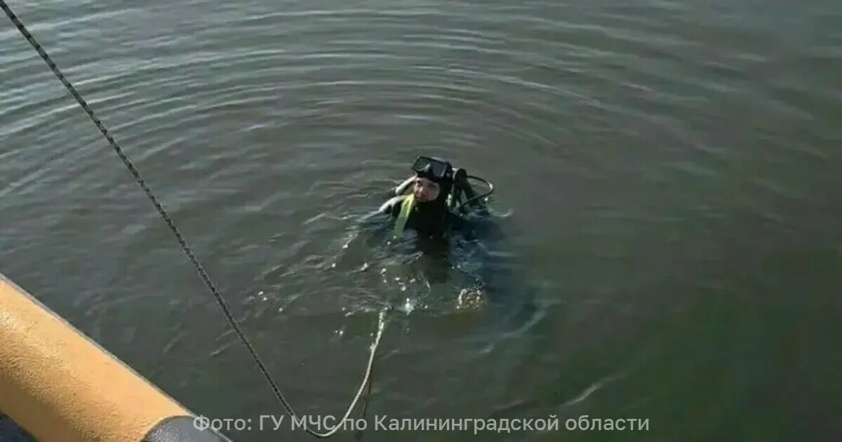 Вечером 30 июля спасатели извлекли из воды тело утонувшего в Калининградском морском канале. Тело передали полиции, личность погибшего устанавливается.