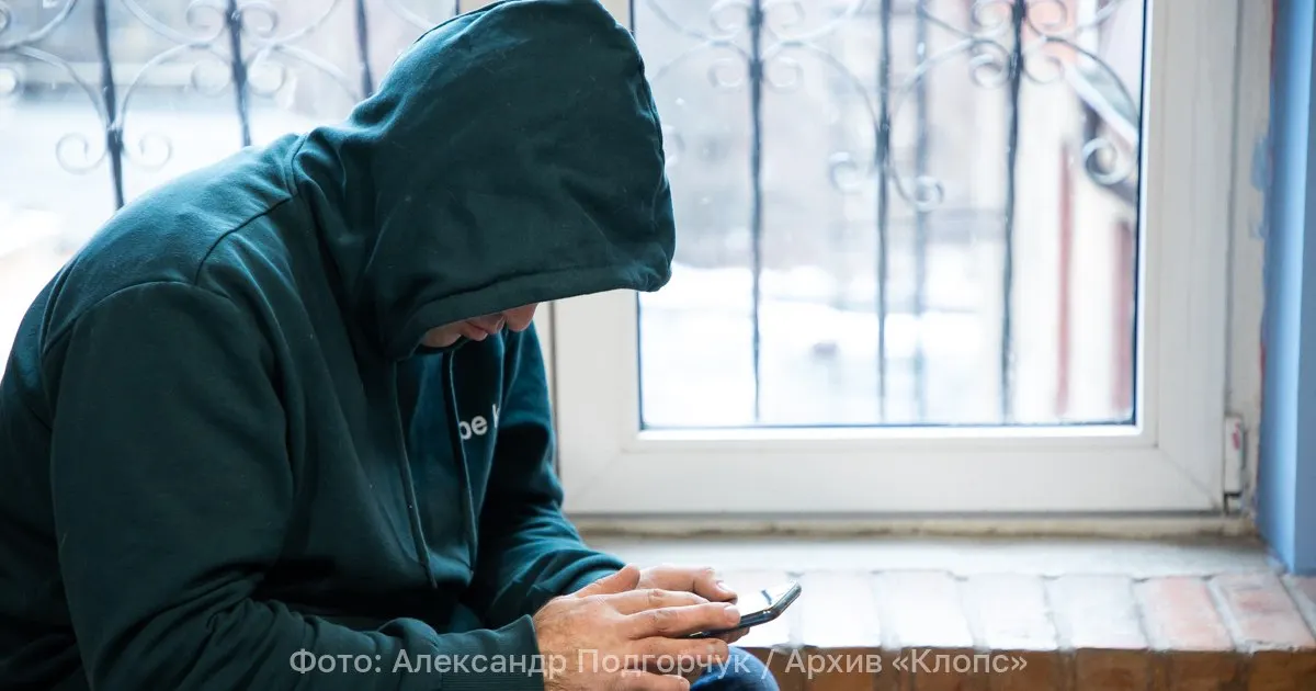 Житель Нестерова с августа 2025 по февраль 2026 года вымогал у подростка деньги, угрожая юноше и его близким; уголовное дело направлено в суд.