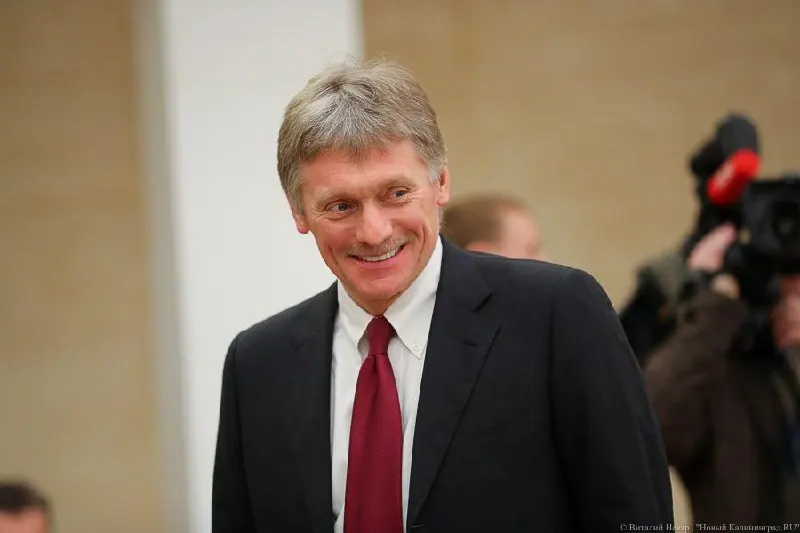 Пресс‑секретарь главы государства заявил, что обеспечение и развитие Калининградской области с её особой географией находятся в постоянном поле внимания федеральных властей.
