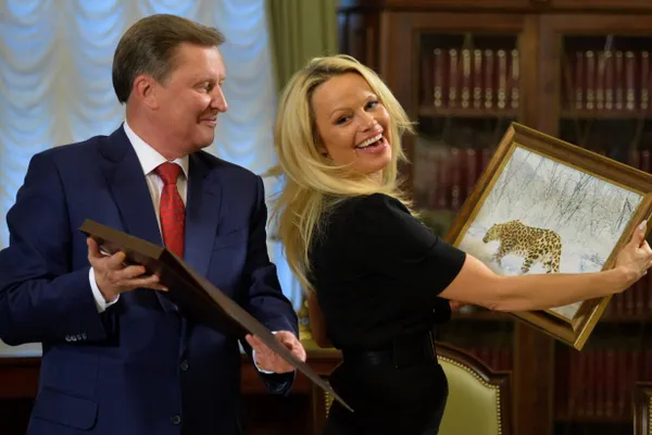 Ранее сообщалось, что в распоряжении семьи Сергея Иванова находятся несколько объектов недвижимости общей стоимостью около 4,2 млрд руб. В списке — загородный дом в Подмосковье, квартира в Дубае, московские апартаменты и участок в Калининграде.