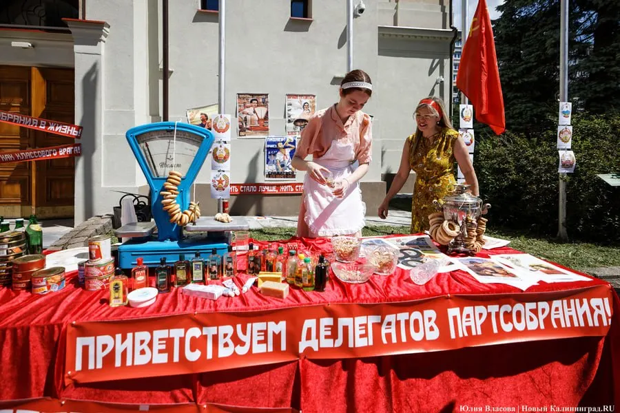 В Калининградском областном историко‑художественном музее открылась выставка «Калининградская область. История любви» (6+), в которой воссоздали атмосферу 1950–1970‑х годов и быт первых переселенцев.