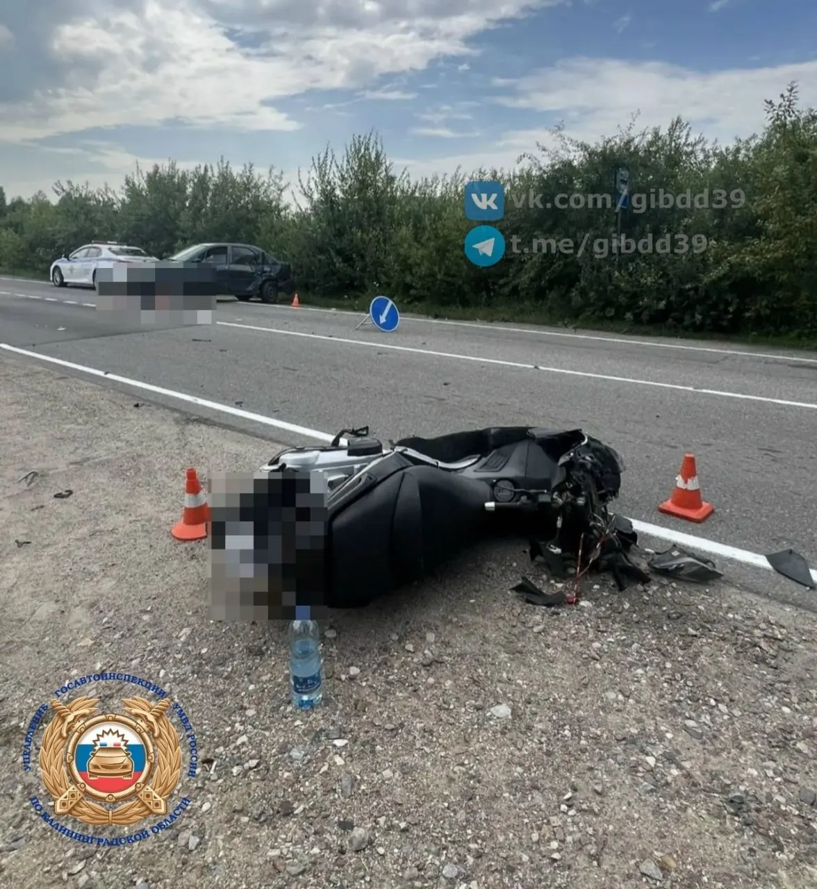 Около 13:20 на улице Емельянова водитель Renault при развороте преградил путь мотоциклу. Байкер 1977 года рождения получил травмы и был доставлен в больницу, причины ДТП выясняют инспекторы.