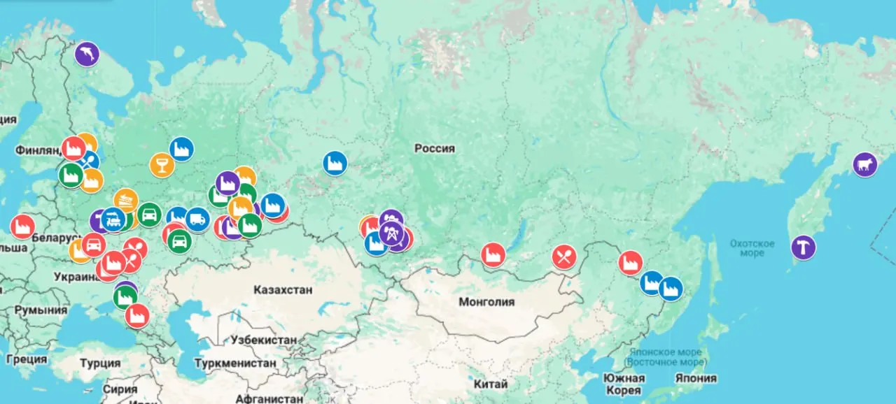 Исследовательская команда визуализировала случаи остановок производств, массовых увольнений и задержек зарплат — на карте отмечены предприятия с указанием места и сути проблем.